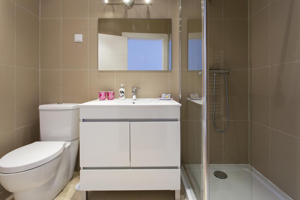 Joivy Joyful 2Br Apt With Terrace Nearby Sao Bento Palace Lisboa 客房 照片